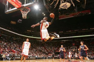  扣篮大赛惊艳全场，空中飞人演绎极致美学