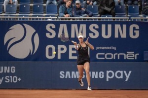  佩古拉稳定发挥，蒙特雷站终结冠军荒