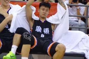  篮球明星慈善赛传递正能量