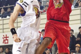  末节三分雨倾盆而下，主队惊险捍卫主场