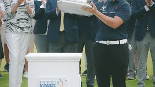  女篮姑娘们勇夺联赛冠军创佳绩