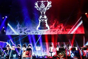  电竞新星闪耀赛场斩获冠军荣耀