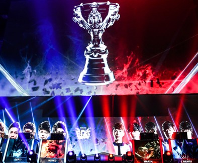  电竞新星闪耀赛场斩获冠军荣耀