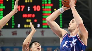  浙江东阳光外线发威射落广州龙狮