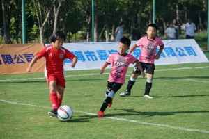  国际邀请赛开战，中外球队切磋技艺