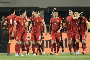  国足世预赛力克劲旅，晋级希望重燃  