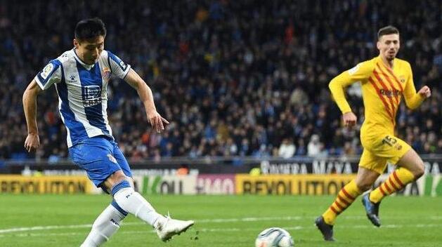  武磊破门海港击败申花夺超级杯