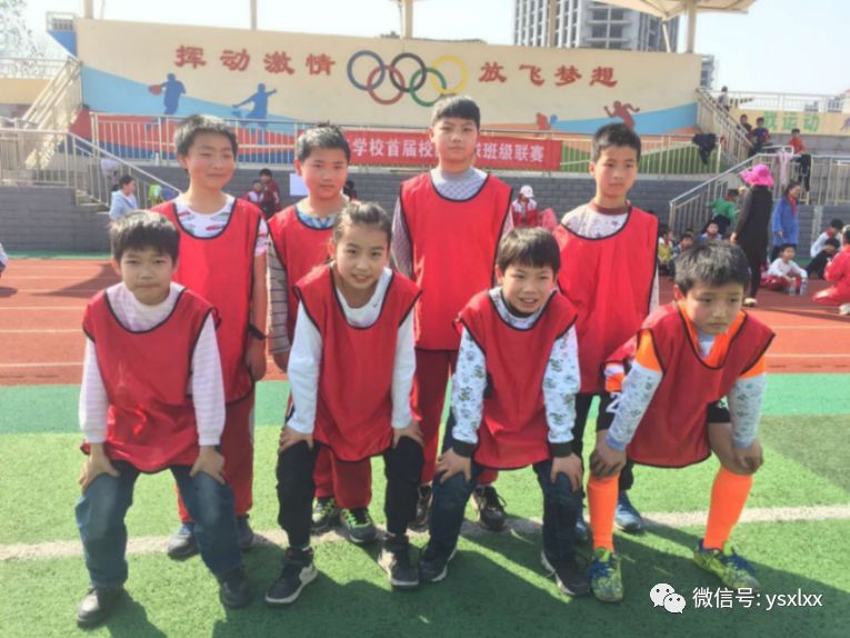  校园足球联赛开幕，青春激情点燃绿茵  