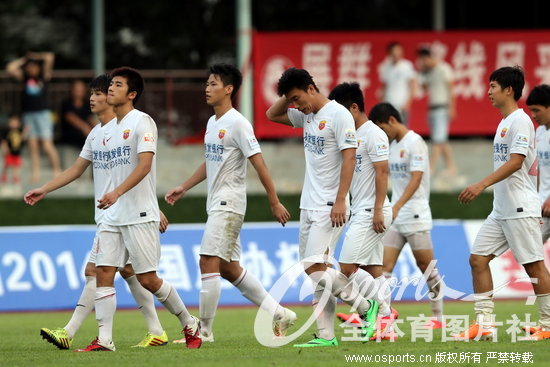  草根球队圆梦记，业余选手击败职业队