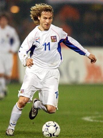  草根足球达人走红，平民英雄感动全网  