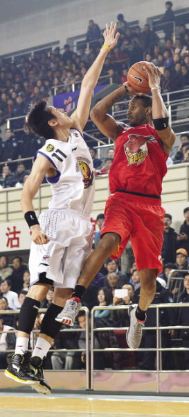  末节三分雨倾盆而下，主队惊险捍卫主场