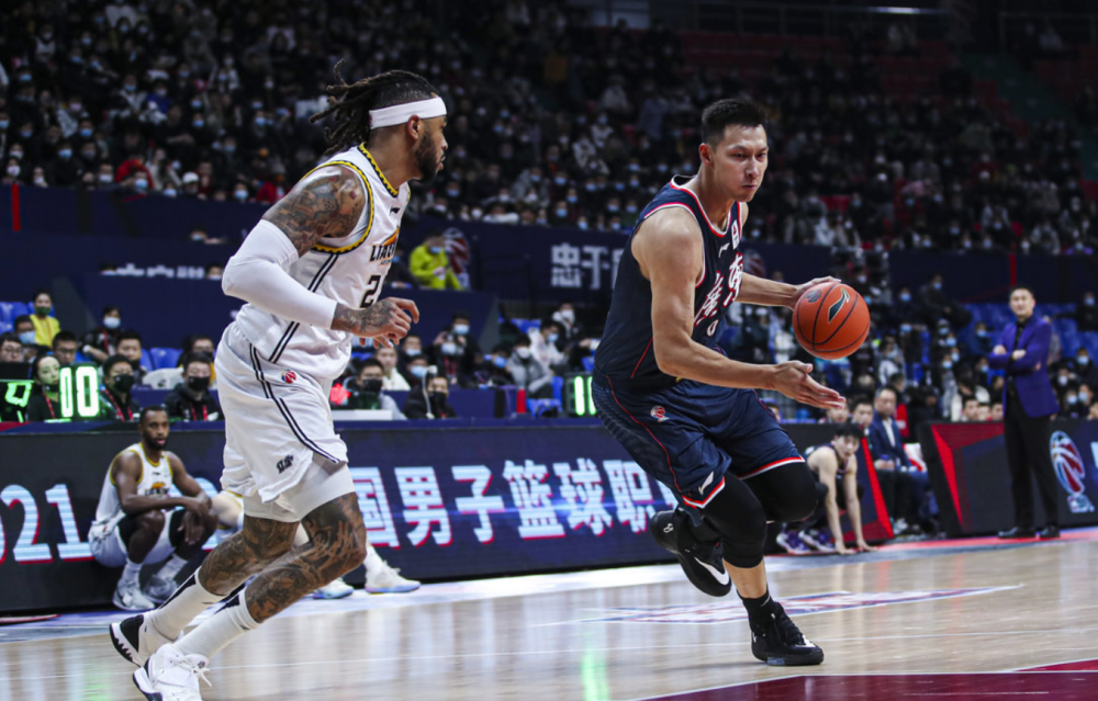  张镇麟隔扣外援辽宁战胜青岛展实力