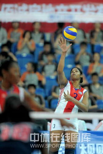  发球测速仪刷新纪录，萨弗林卡轰出二百一十公里极速  