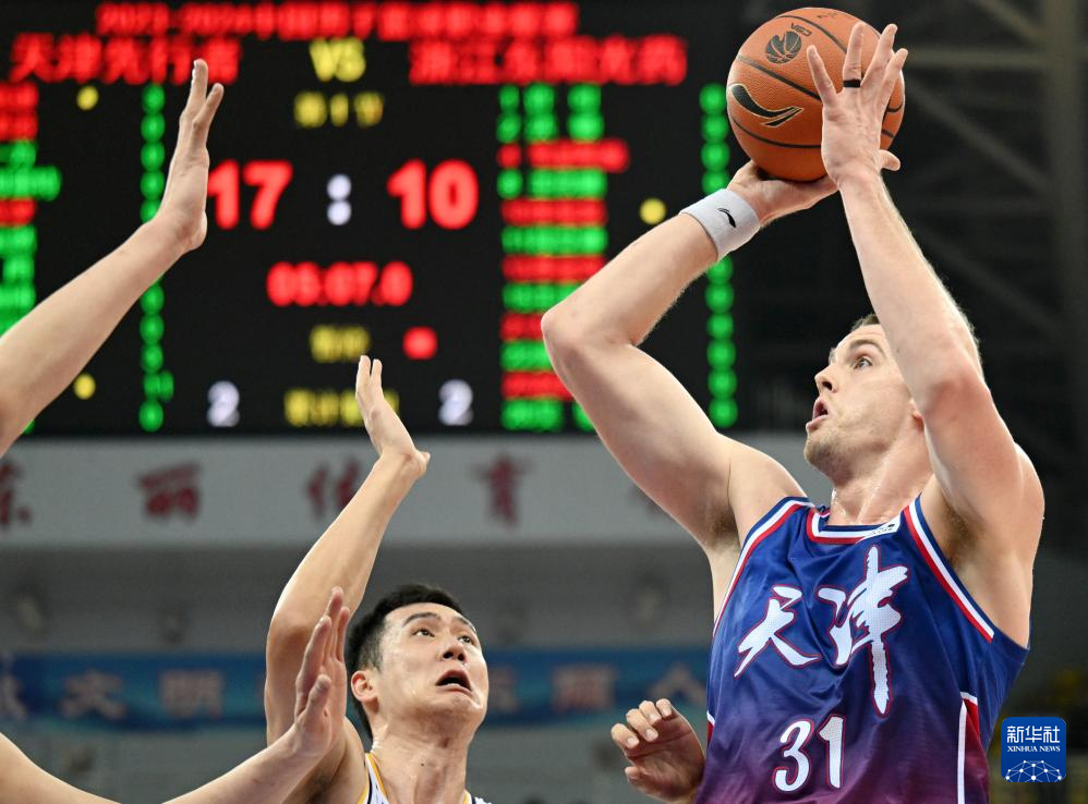  浙江东阳光外线发威射落广州龙狮