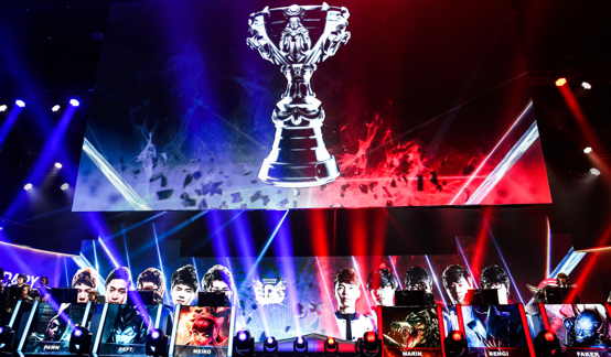  电竞新星闪耀赛场斩获冠军荣耀